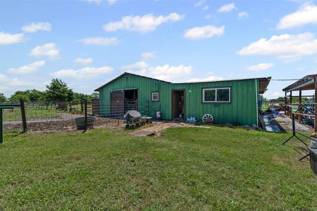 901 County Road 3925, Wolfe City, TX 75496