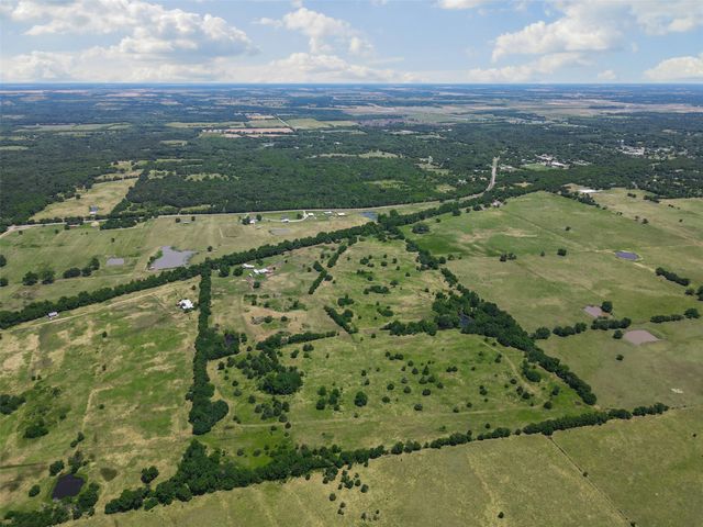 901 County Road 3925, Wolfe City, TX 75496