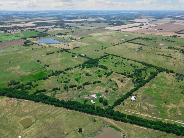 901 County Road 3925, Wolfe City, TX 75496