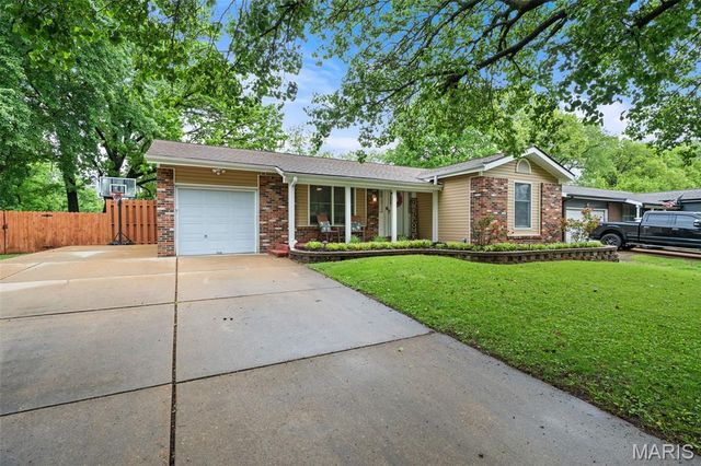 1290 Greenmar Drive, Fenton, MO 63026