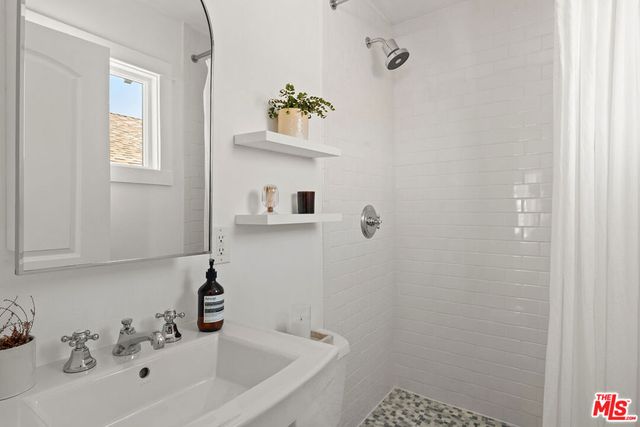 1012 Dexter Street, Los Angeles, CA 90042