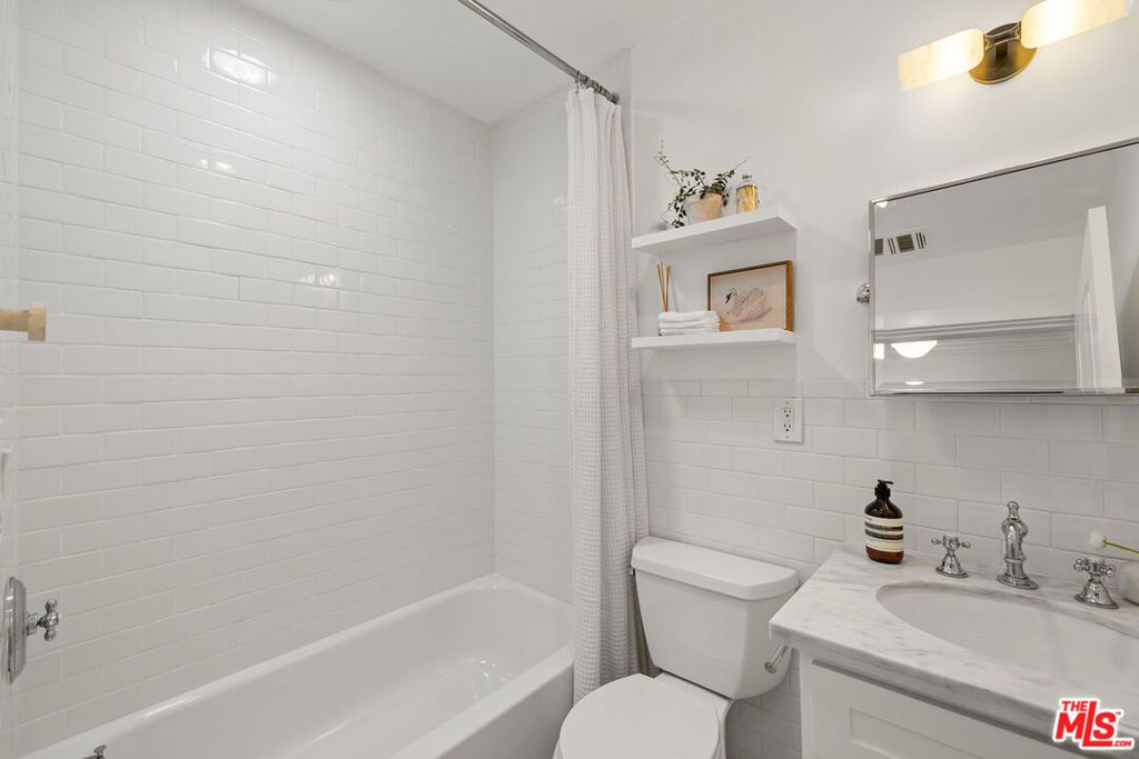 Image 12 of property listing at 1012 Dexter Street, Los Angeles, CA 90042