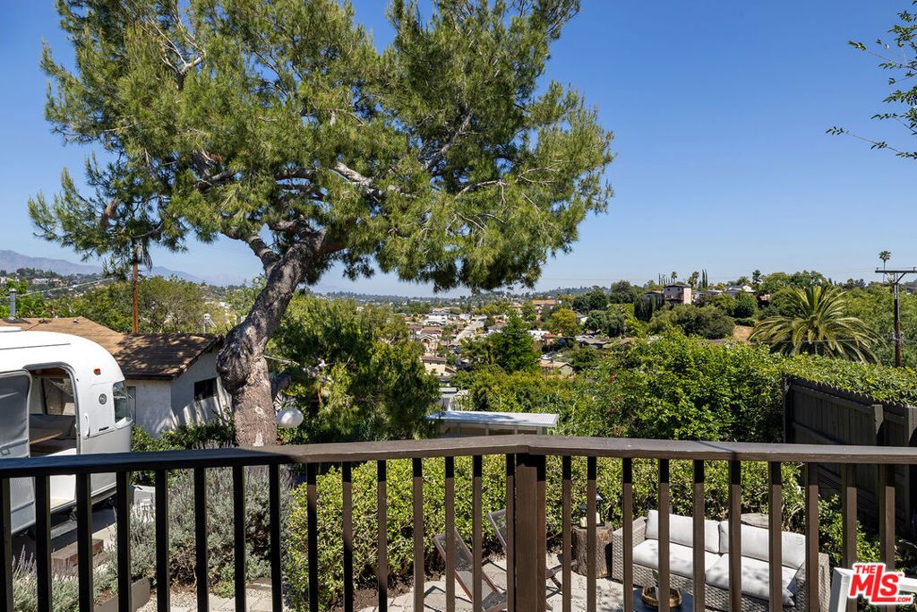 Image 17 of property listing at 1012 Dexter Street, Los Angeles, CA 90042
