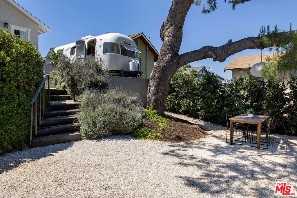 Image 25 of property listing at 1012 Dexter Street, Los Angeles, CA 90042