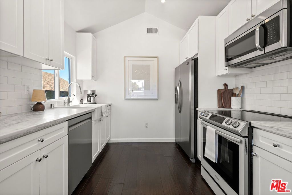 Image 6 of property listing at 1012 Dexter Street, Los Angeles, CA 90042