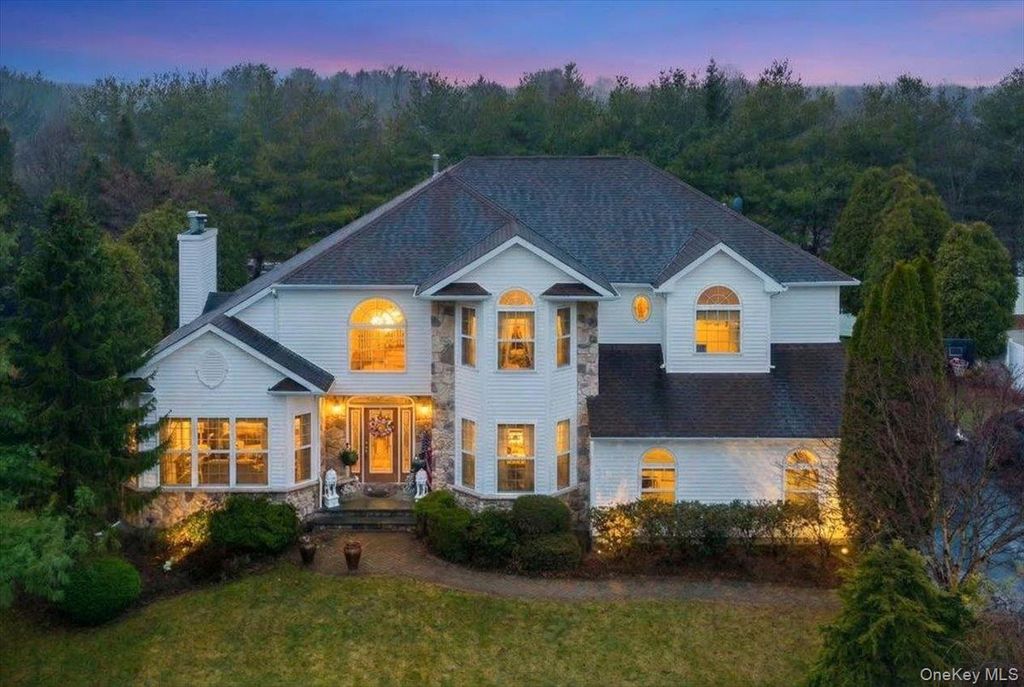 11 Island Trail, Mount Sinai, NY 11766