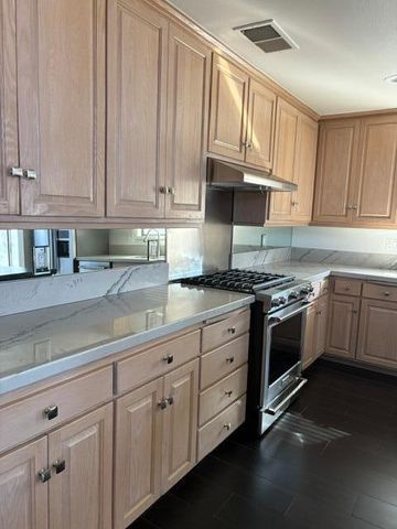 725 N Silvervale Drive, Visalia, CA 93292