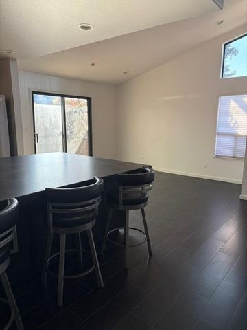 725 N Silvervale Drive, Visalia, CA 93292