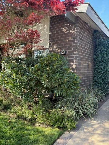 725 N Silvervale Drive, Visalia, CA 93292