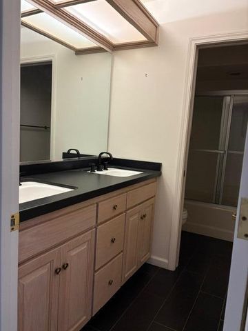 725 N Silvervale Drive, Visalia, CA 93292