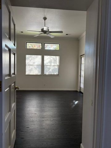 725 N Silvervale Drive, Visalia, CA 93292