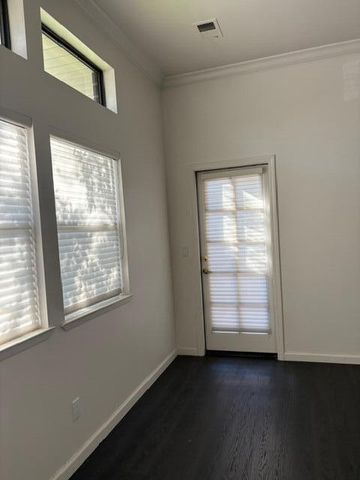 725 N Silvervale Drive, Visalia, CA 93292