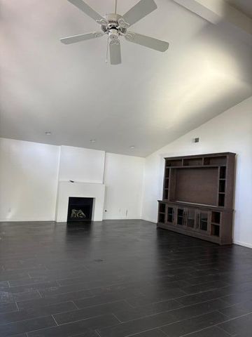 725 N Silvervale Drive, Visalia, CA 93292