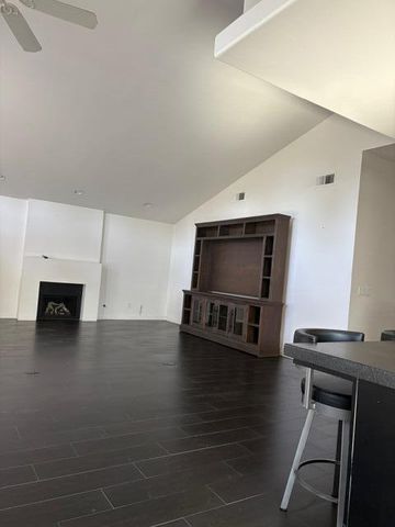 725 N Silvervale Drive, Visalia, CA 93292