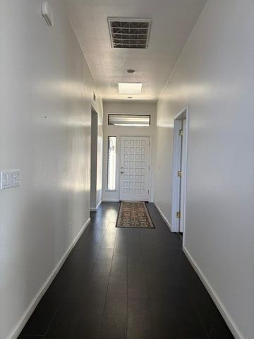 725 N Silvervale Drive, Visalia, CA 93292