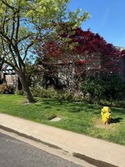 725 N Silvervale Drive, Visalia, CA 93292