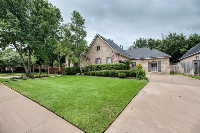 7715 Old Tree Court, Sugar Land, TX 77479