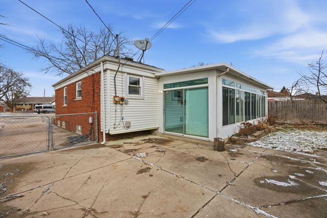 31272 Burton Street, Saint Clair Shores, MI 48082