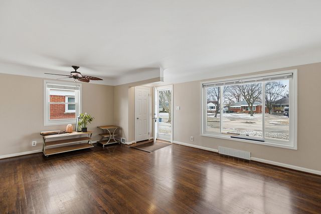 31272 Burton Street, Saint Clair Shores, MI 48082