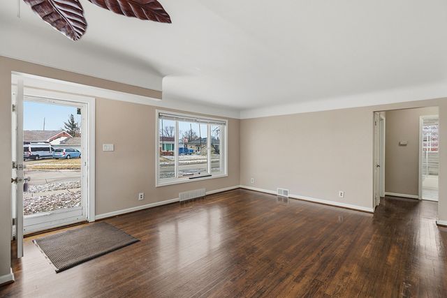 31272 Burton Street, Saint Clair Shores, MI 48082