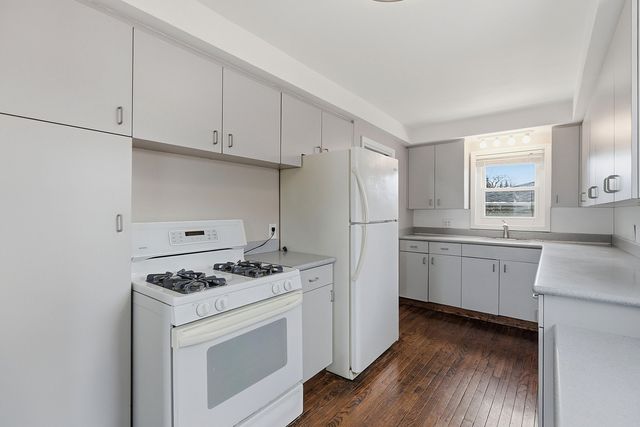 31272 Burton Street, Saint Clair Shores, MI 48082