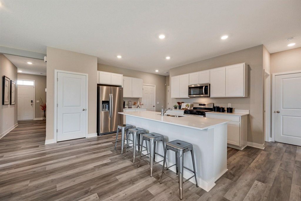 17041 Draper Way, Lakeville, MN 55044