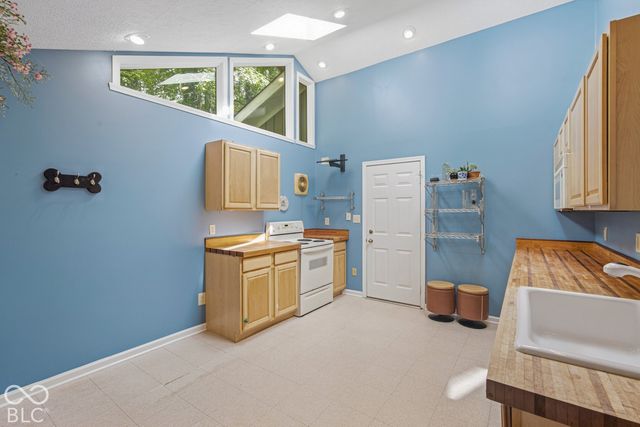 890 Starkey Road, Zionsville, IN 46077