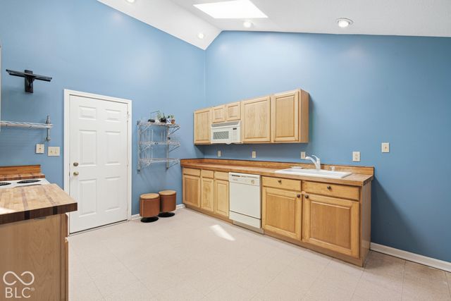 890 Starkey Road, Zionsville, IN 46077
