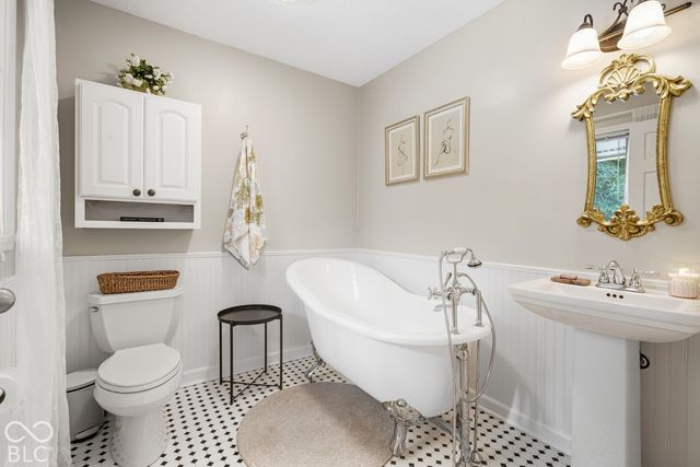 890 Starkey Road, Zionsville, IN 46077