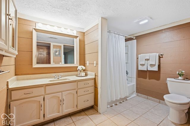 890 Starkey Road, Zionsville, IN 46077
