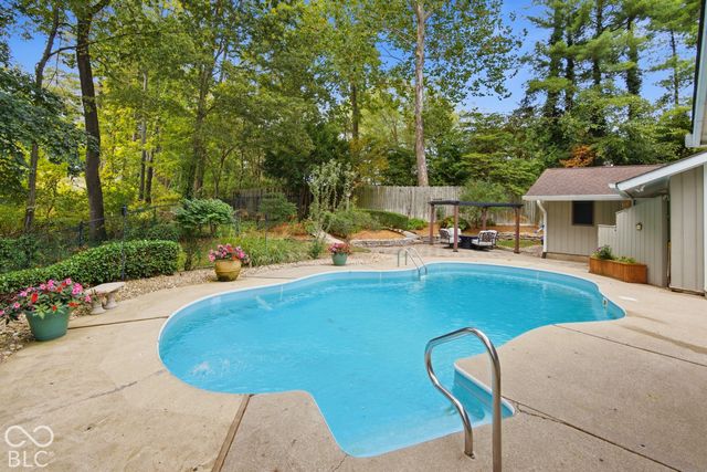 890 Starkey Road, Zionsville, IN 46077
