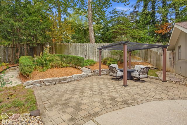 890 Starkey Road, Zionsville, IN 46077