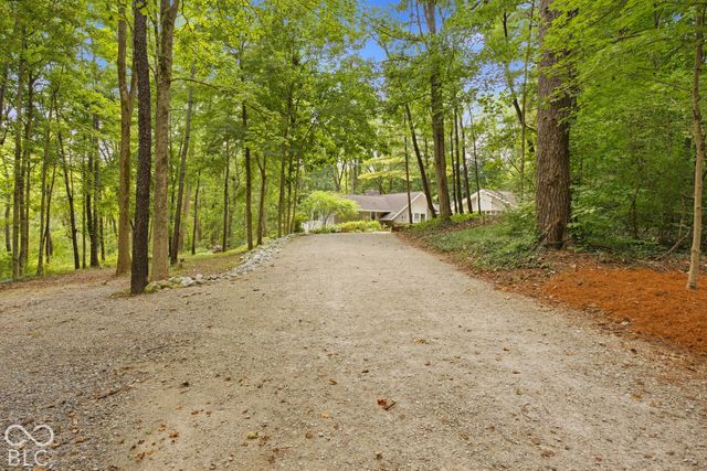 890 Starkey Road, Zionsville, IN 46077