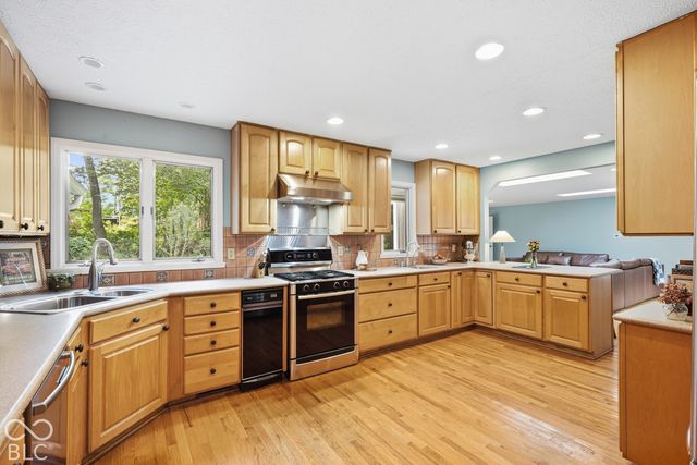 890 Starkey Road, Zionsville, IN 46077