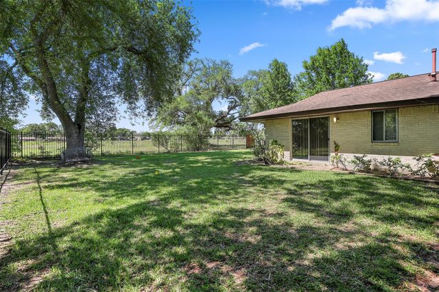 1927 Ramada Drive, Houston, TX 77062