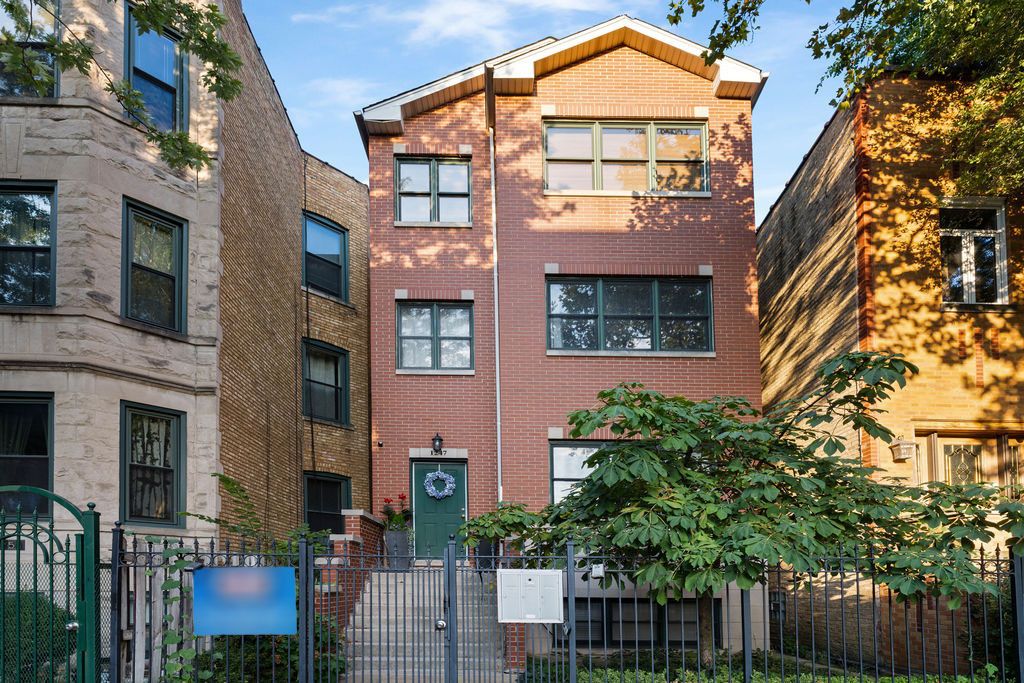 1247 N Rockwell Street 3, Chicago, IL 60622