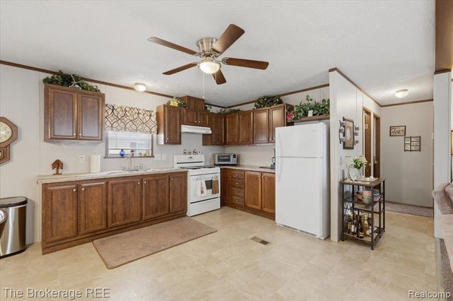 9542 Foxwell Circle, Fenton, MI 48430