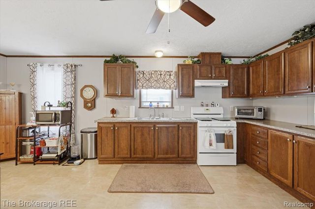 9542 Foxwell Circle, Fenton, MI 48430