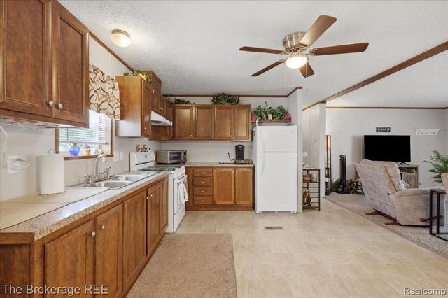9542 Foxwell Circle, Fenton, MI 48430