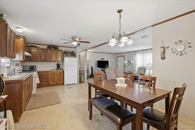 9542 Foxwell Circle, Fenton, MI 48430