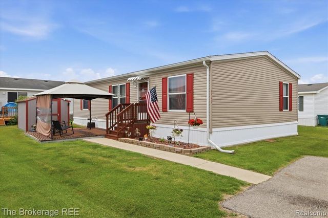 9542 Foxwell Circle, Fenton, MI 48430