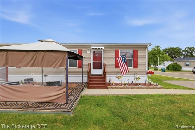 9542 Foxwell Circle, Fenton, MI 48430