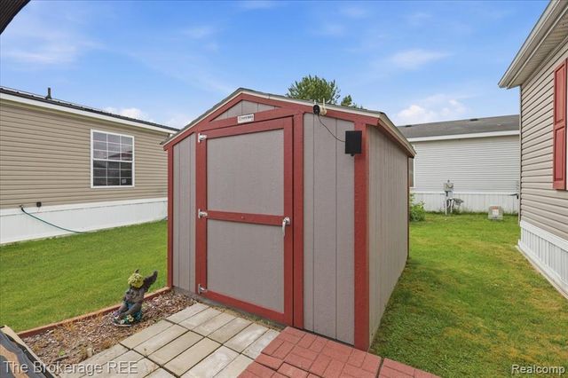 9542 Foxwell Circle, Fenton, MI 48430