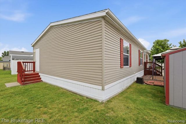 9542 Foxwell Circle, Fenton, MI 48430