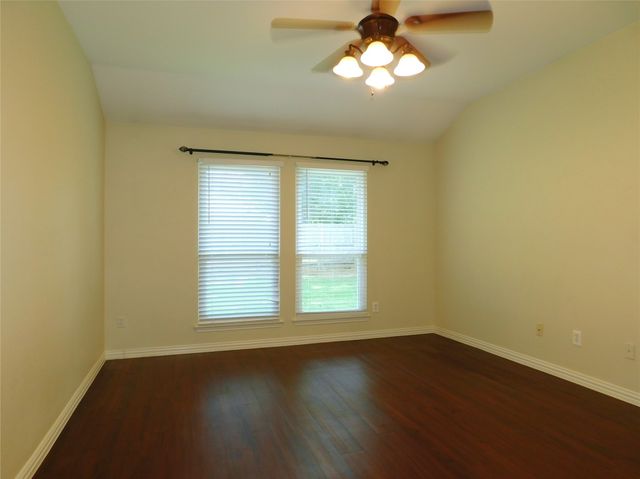 326 Ashley Oak Lane, Lake Dallas, TX 75065