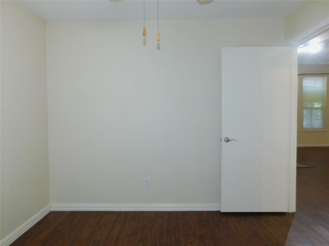326 Ashley Oak Lane, Lake Dallas, TX 75065