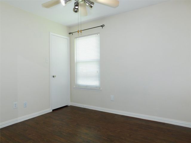 326 Ashley Oak Lane, Lake Dallas, TX 75065