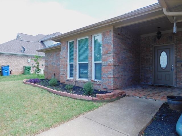 326 Ashley Oak Lane, Lake Dallas, TX 75065