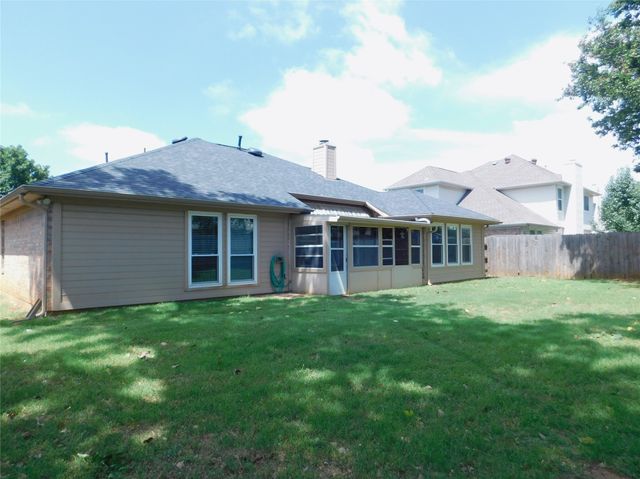 326 Ashley Oak Lane, Lake Dallas, TX 75065