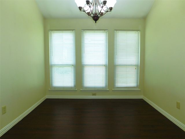 326 Ashley Oak Lane, Lake Dallas, TX 75065
